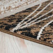 wzorzysty brązowy dywan